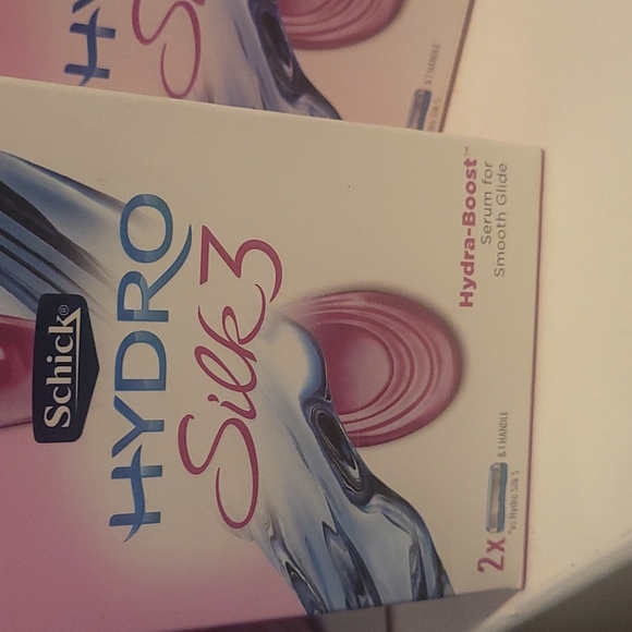 Schick Hydro Silk 3 Razors Set of 3 - Picture 3 of 6
